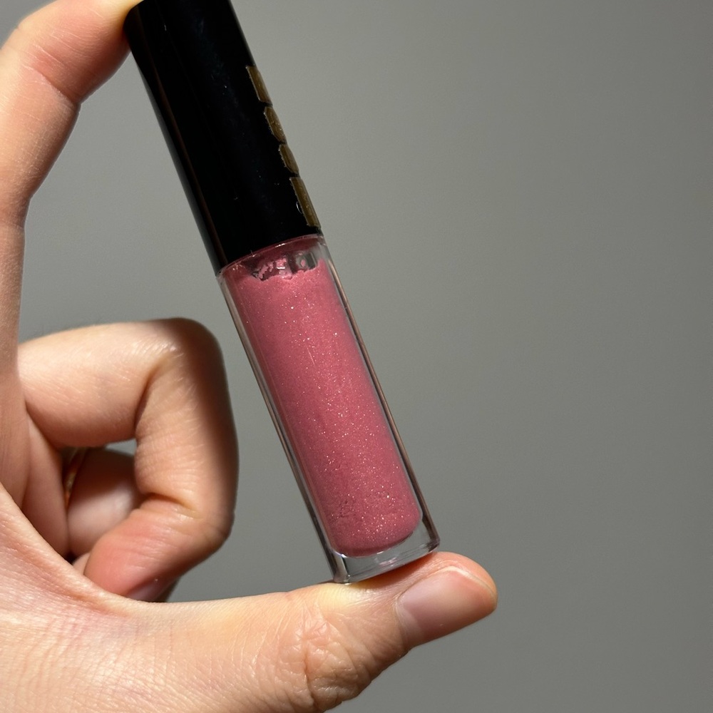 pat mcgrath lip gloss divine rose mini size 
#lipgloss #glamour